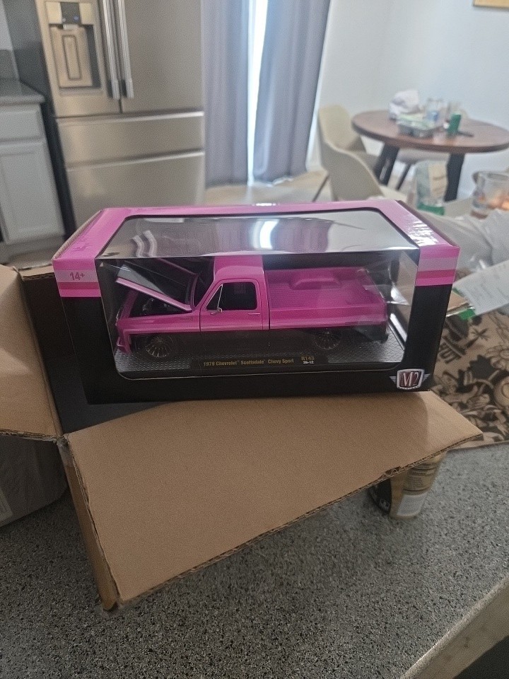 M2 Machines 1:24 1979 Chevrolet Scottdale Chevy Sport,Black & Pink,6250 pcs only
