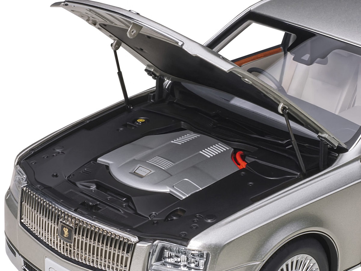 Toyota Century with Curtains RHD (Right Hand Drive) Silver Special Edition 1/18