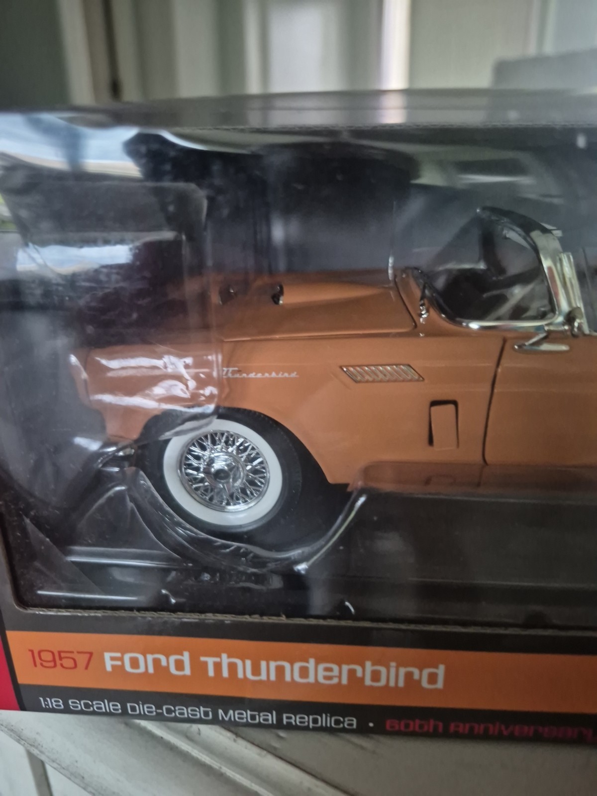 1957 Ford Thunderbird With Removable Top Coral Sand 1:18 Autoworld AMM1106