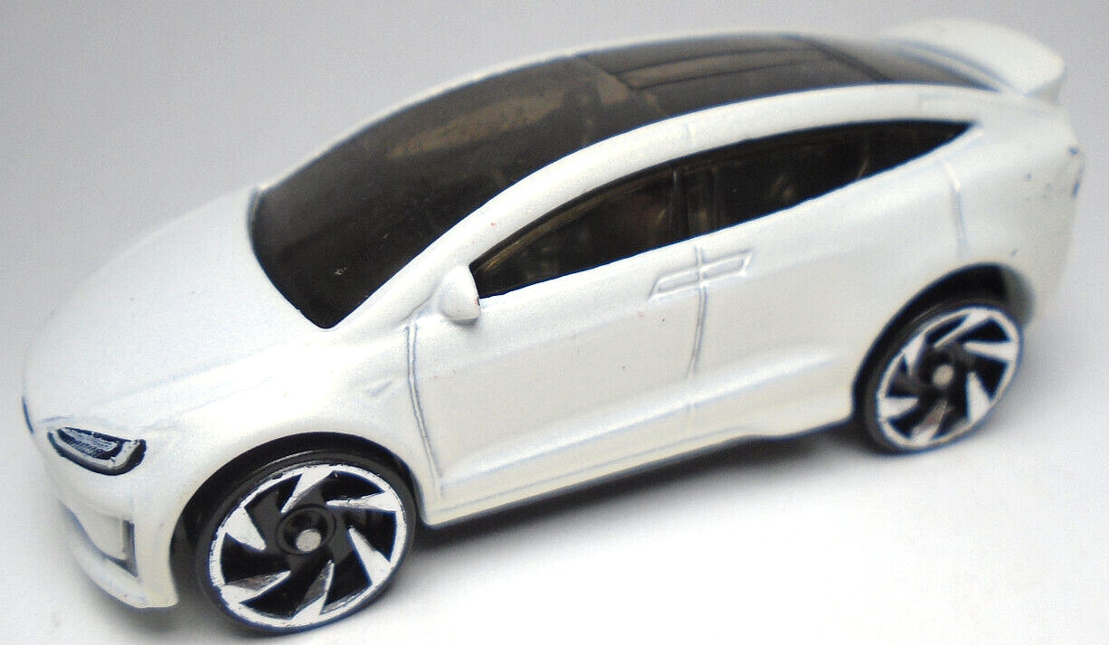 2016 HOT WHEELS TESLA MODEL X WHITE 1:64 DIECAST 2 7/8″ CAR WITH SILVER RIMS