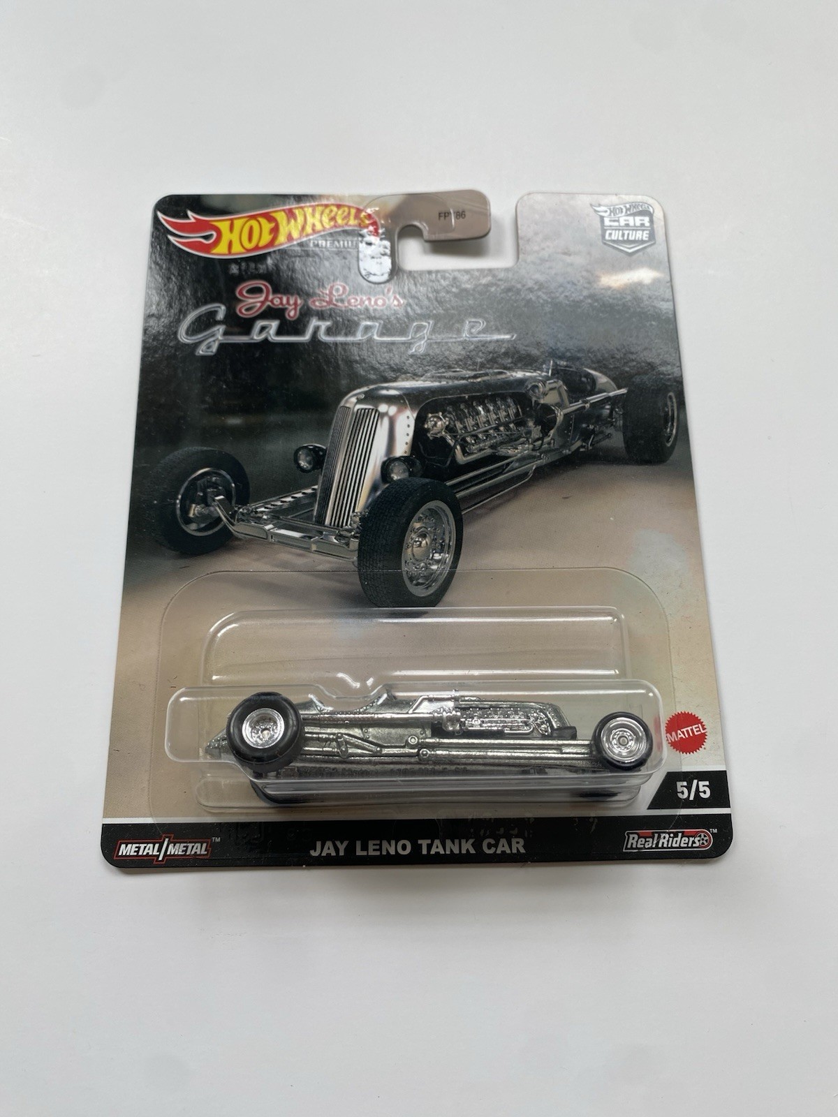 Hot Wheels Premiums Tank Car – Silver (HCJ85)