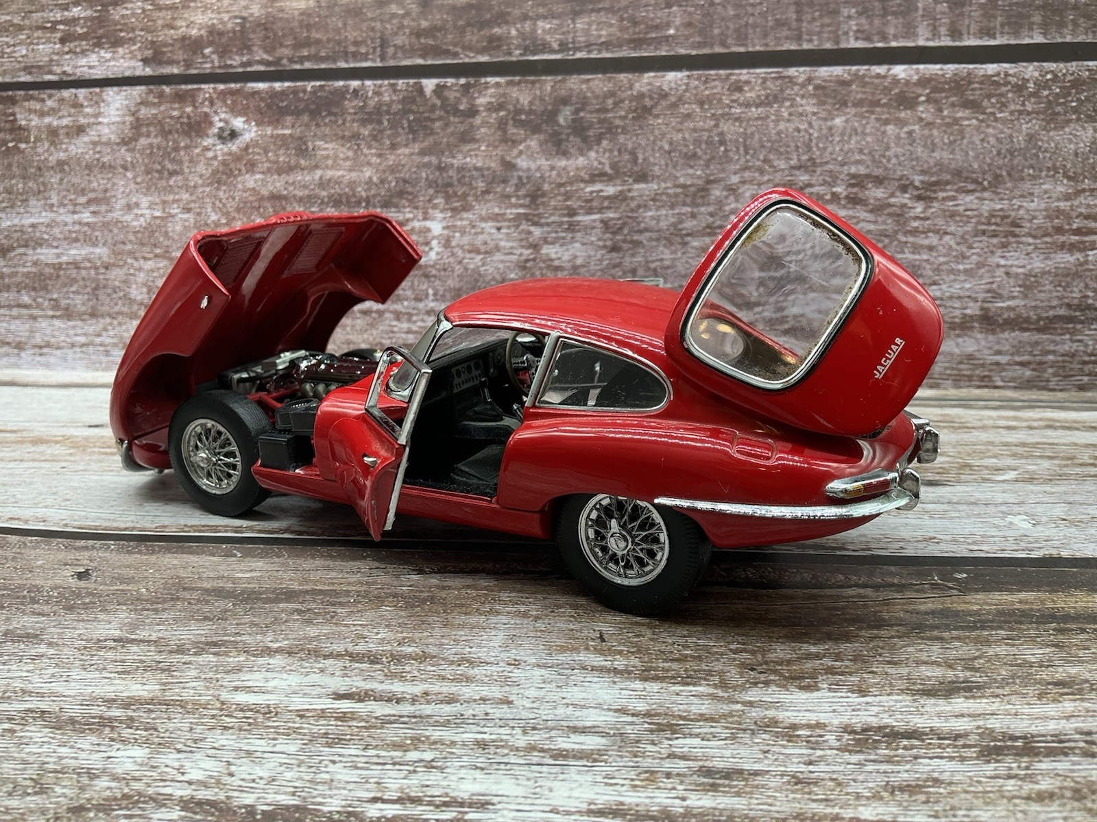 Franklin Mint 1/24 Scale 1961 Jaguar E-Type Coupe Model