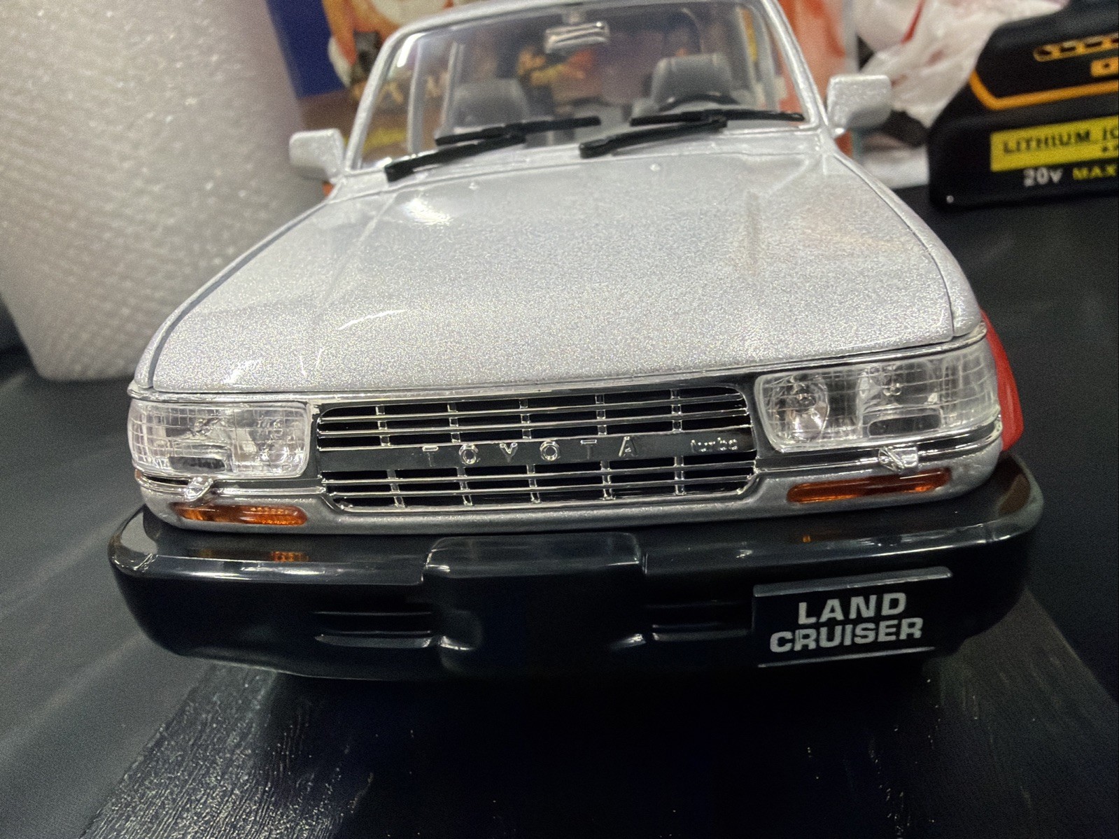 Road Tough 1992 Toyota Land Cruiser 1:18 Die-cast Metal Silver 4×4 No Box-J1/446