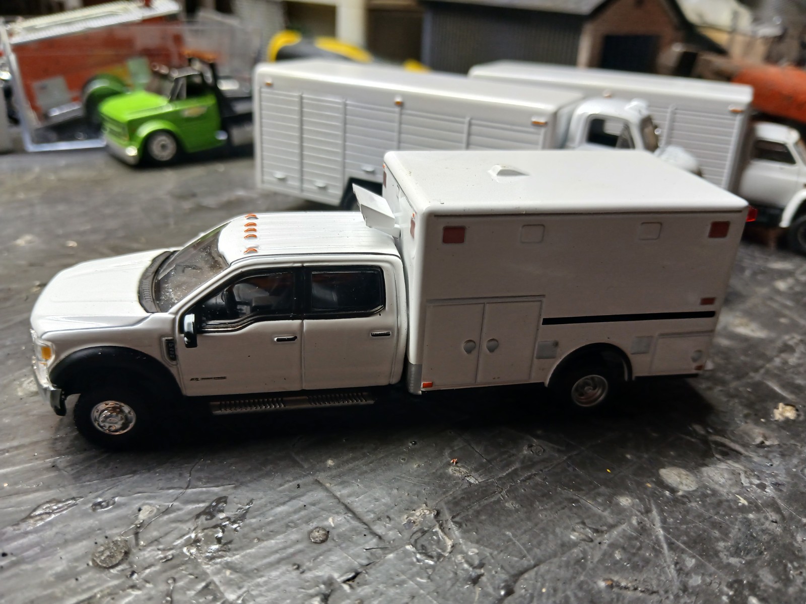 1/64 Custom Built FORD AMBULANCE Greenlight