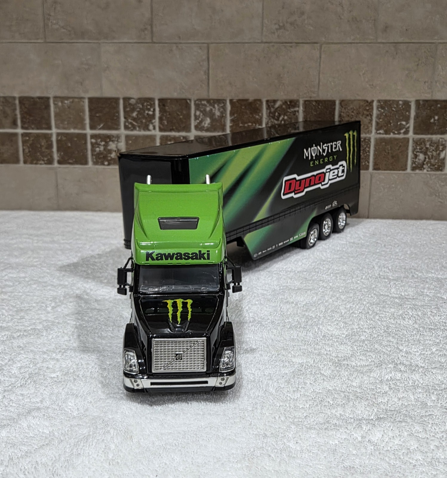 New Ray Thor Kawasaki Monster Energy Diecast 1:32 Tractor Trailer Semi Transport
