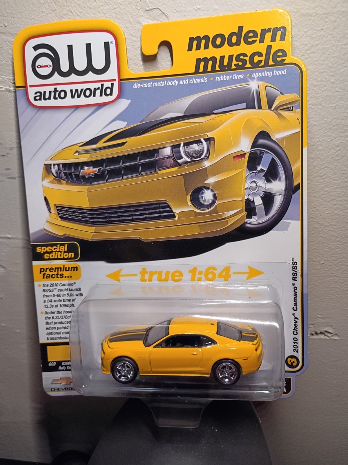 Auto World Modern Muscle 2010 Chevy Camaro RS/SS Premium Series 3 Yellow Diecast