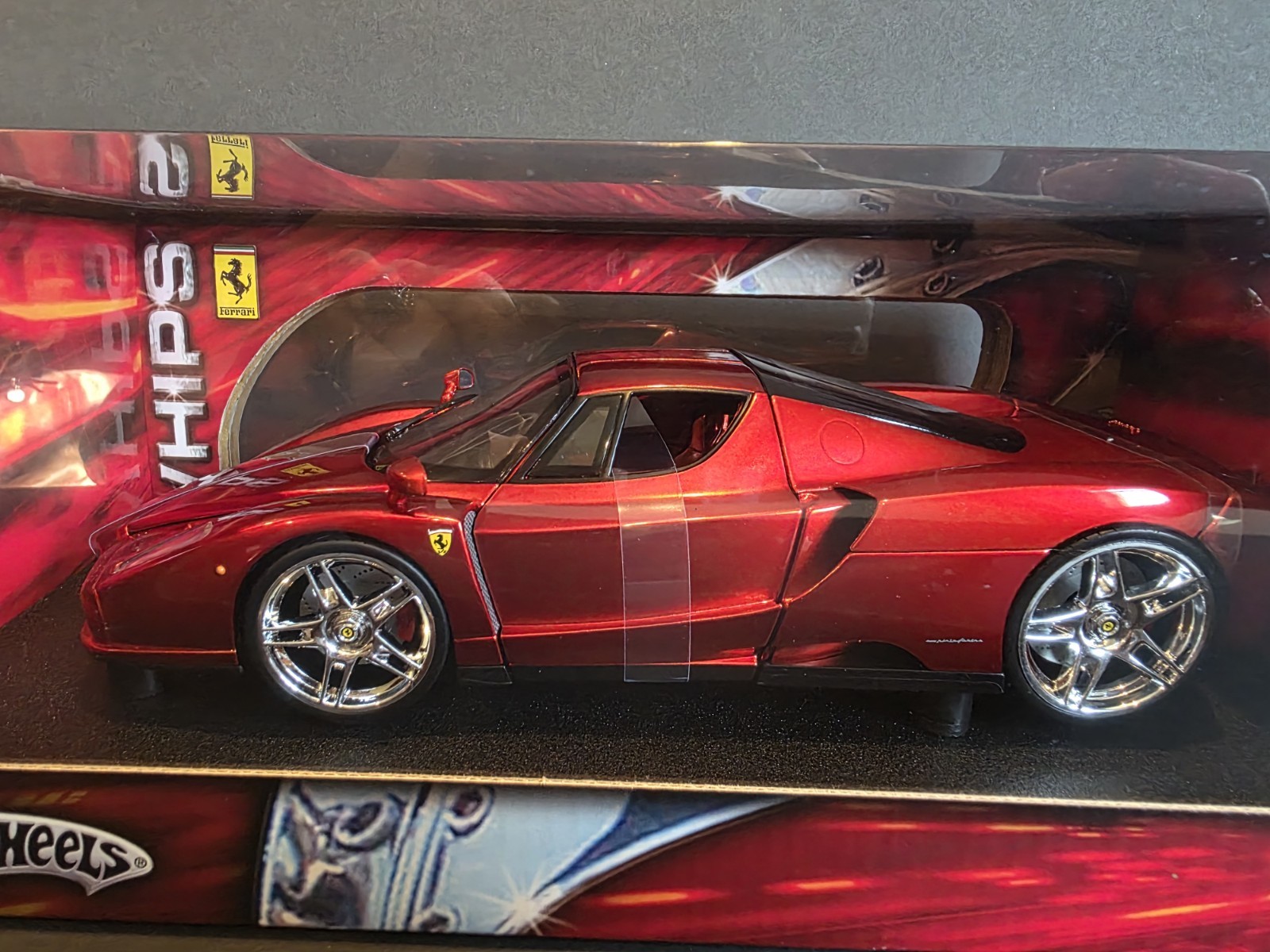 Hot Wheels 2004 WHIPS 1:18 Enzo Ferrari Red