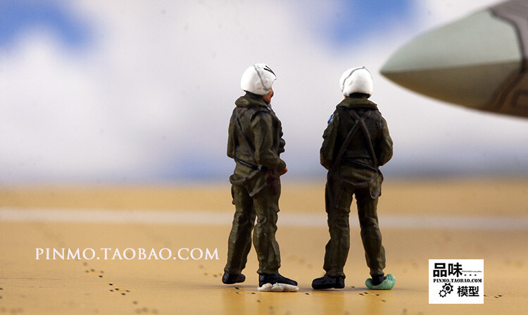 2pcs 1/72 Scale U.S. Fighter Pilot Painted Miniature Figure Models Scene Props