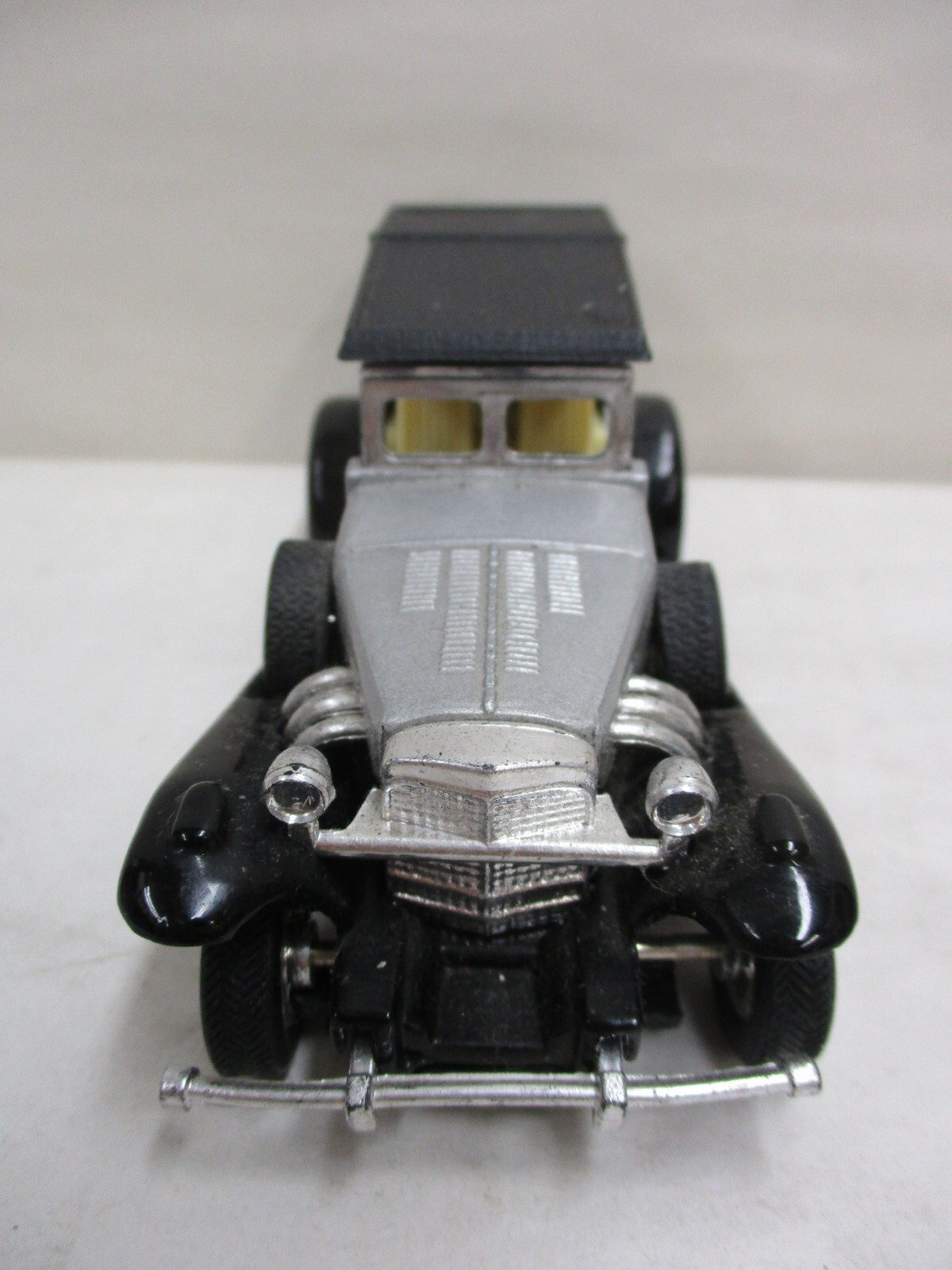 Roadster SS4711 Convertible Black & Silver Hard Top Diecast Friction Toy Car