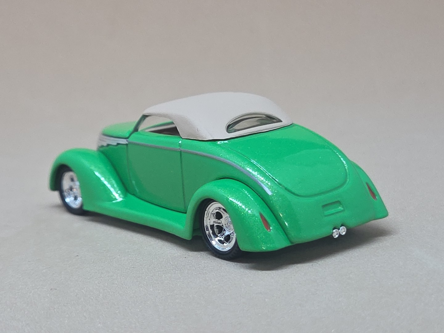 1937 ’37 FORD CUSTOM COUPE HOT ROD LIMITED EDITION COLLECTIBLE 1/64 SCALE GREEN
