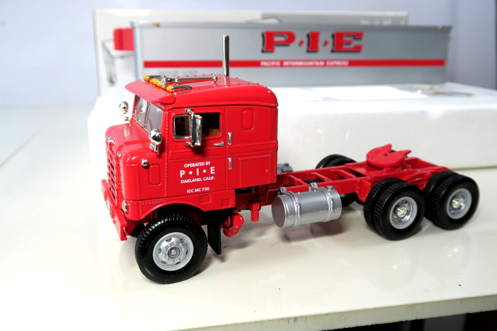 First Gear 1/34th Scale 1953 Kenworth Bull-Nose PIE Tractor & Trailer NIB