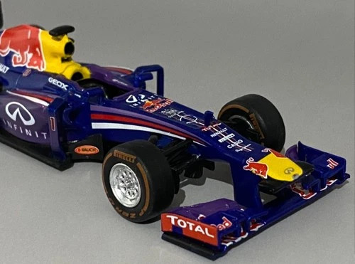 1:43 1/43 Sebastian Vettel Red Bull Racing-Renault 2013 4th Championship F1 Car