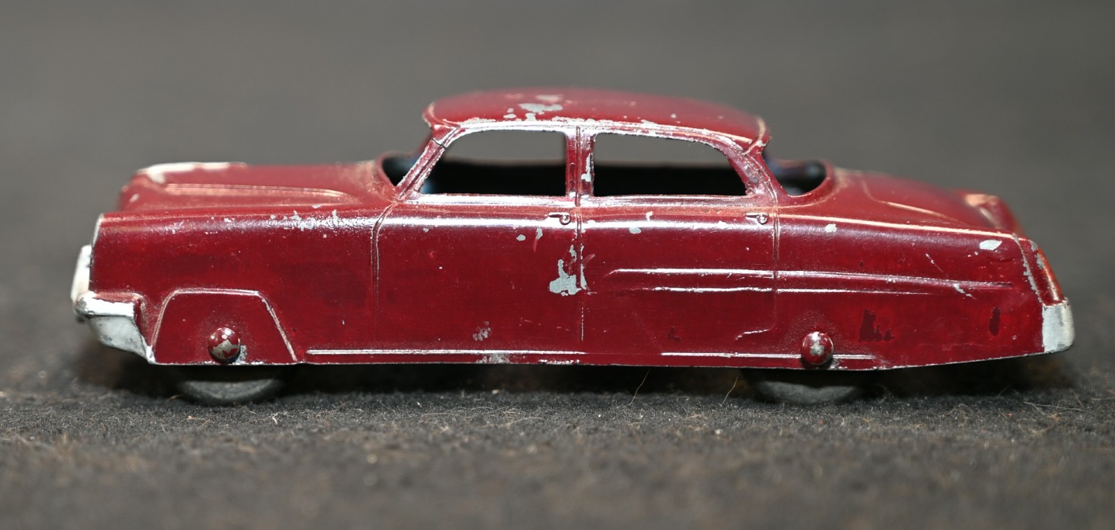 Vintage Tootsietoy 1951 Kaiser Frazer 4 Door Sedan 4.25″ Diecast Metal Maroon US