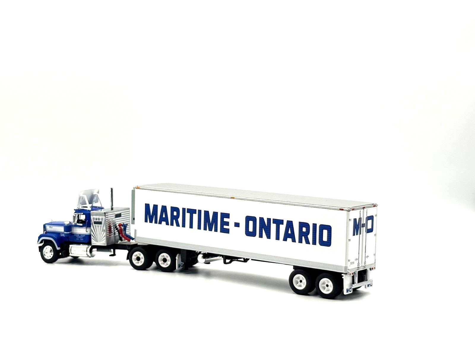 DCP 1/64 Super Liner Day Cab with Reefer Maritime – Ontario 69-2273
