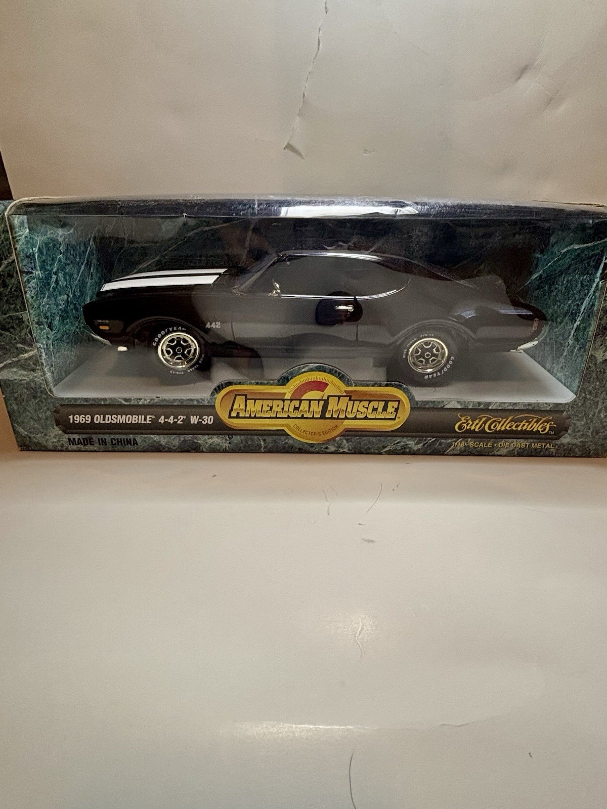 ERTL American Muscle 1969 Oldsmobile 442 W-30 Black 1/18 Diecast Vintage