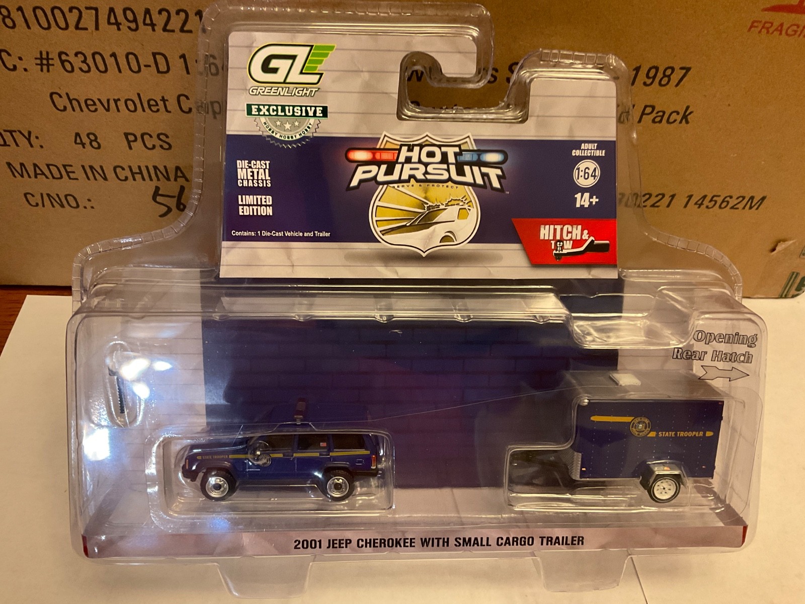Greenlight Hot Pursuit Hitch & Tow New York State Police Cherokee & trailer