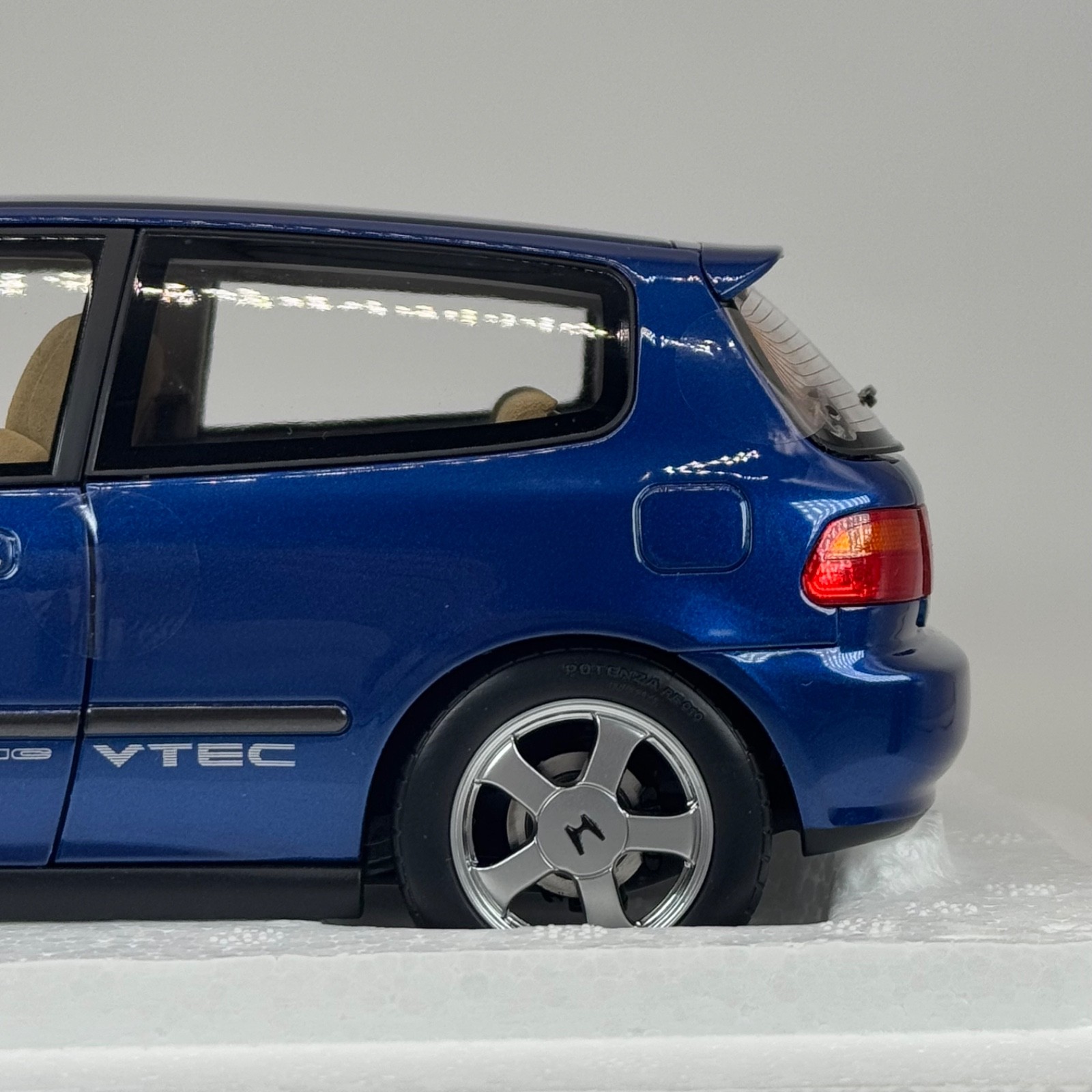 *BRAND NEW* LCD 1/18 Honda Civic EG9 MK5