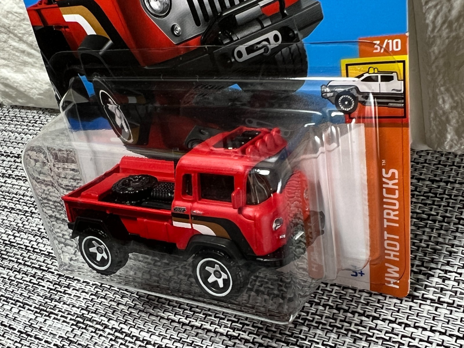 Hot Wheels HW Hot Trucks 3/10 ’57 Jeep FC 68/250 Red