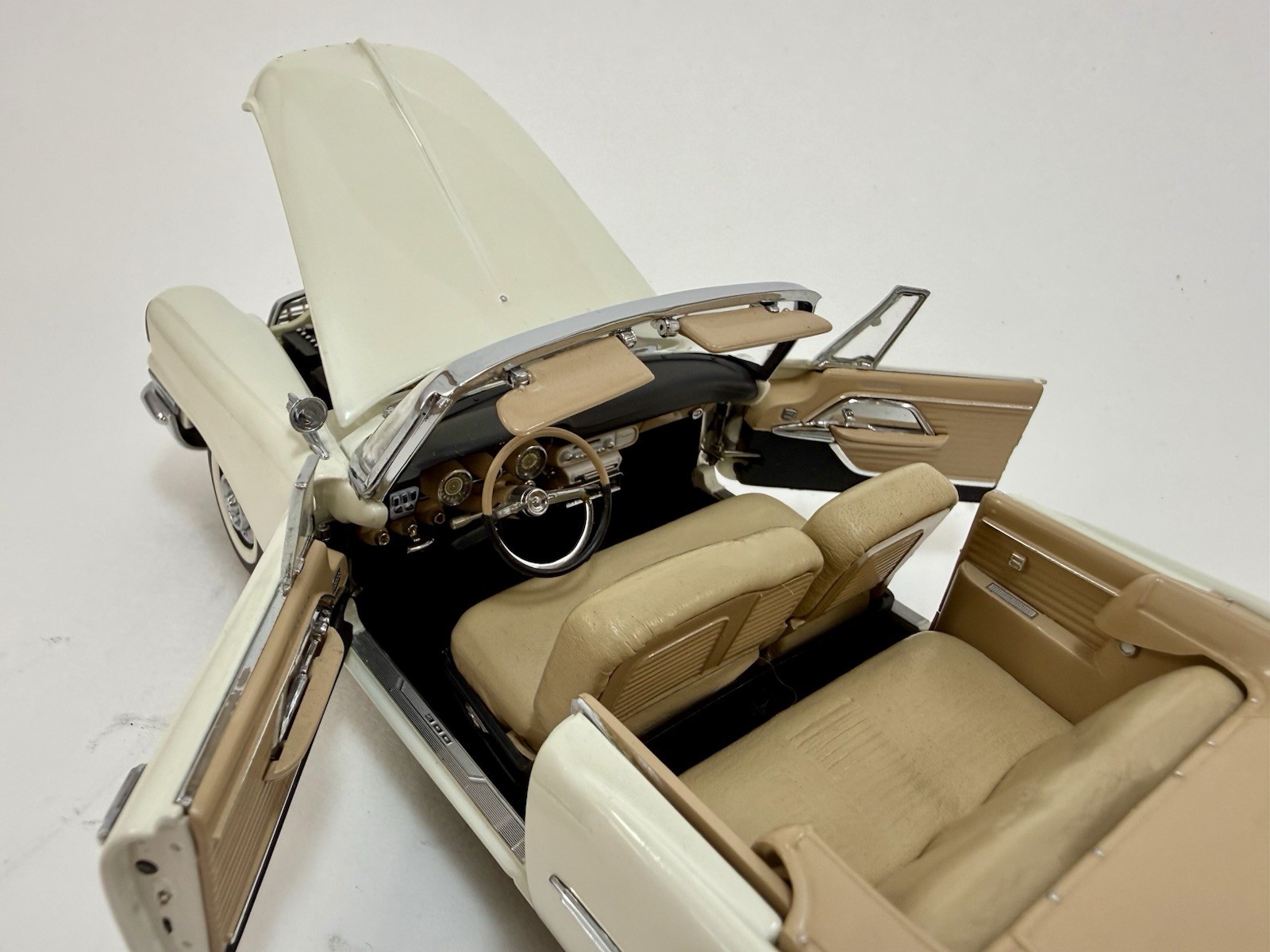 Danbury Mint 1957 Chrysler 300C Convertible 1:24 Diecast Model Car Original Box