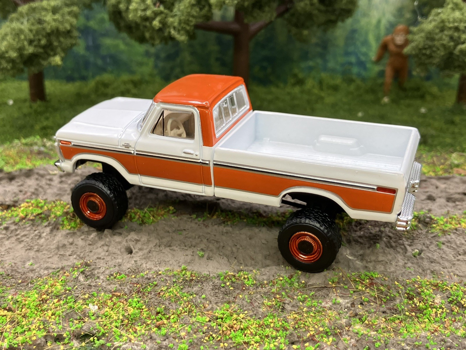 1977 Ford F-150 Ranger Explorer Lifted 4×4 Truck 1/64 Diecast Custom Greenlight