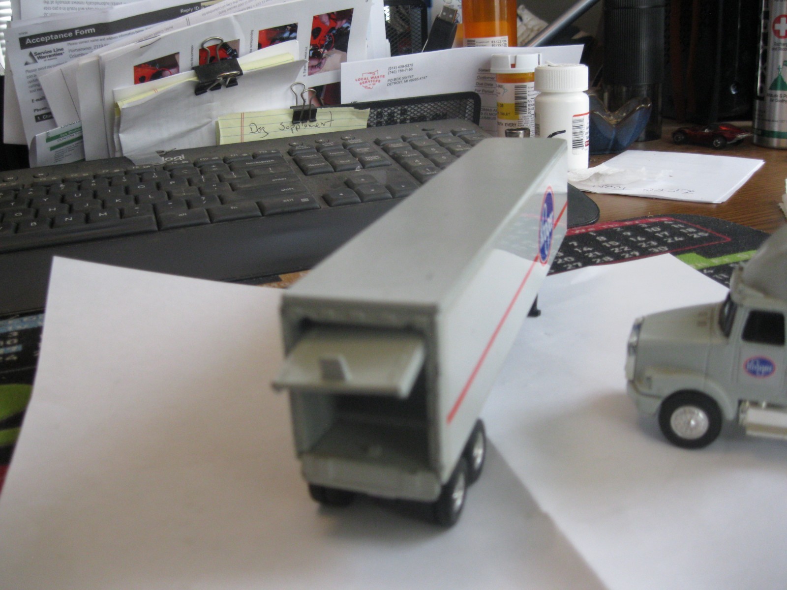 Vintage 1992 ERTL Kroger Tractor Trailer Semi Truck 1/64 Diecast Toy