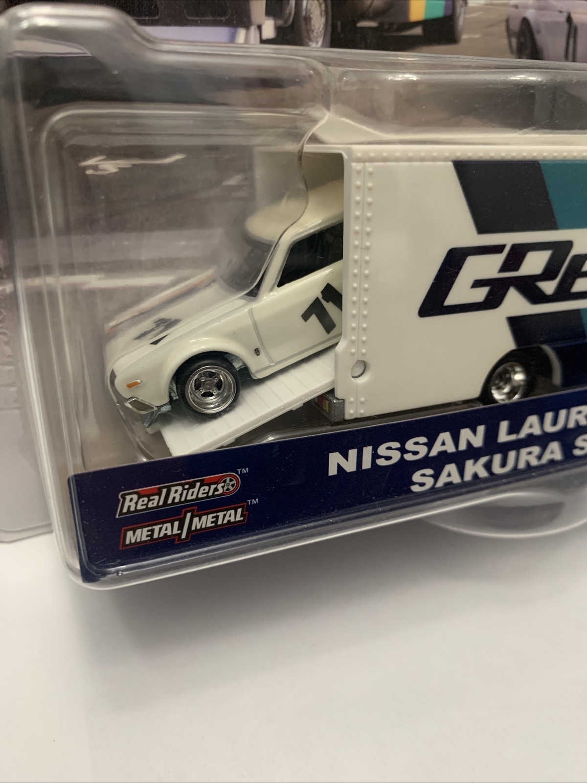 Hot Wheels Car Culture Team Transport – NISSAN LAUREL 2000 SGX SAKURA SPRINTER