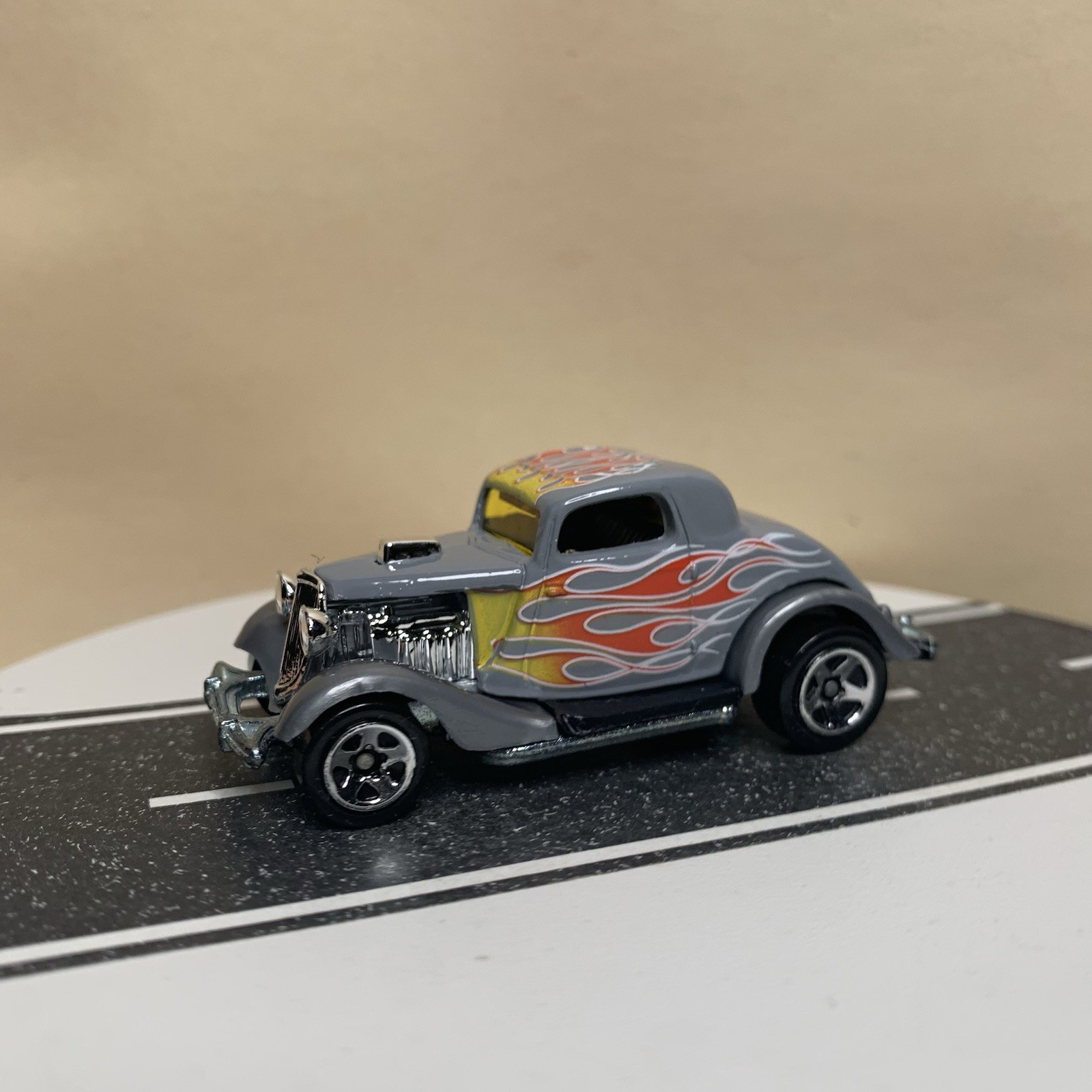Hot Wheels #190 1934 Ford 3-Window Coupe Gray w/Flames & Chrome 5 Spoke 1:64 NM