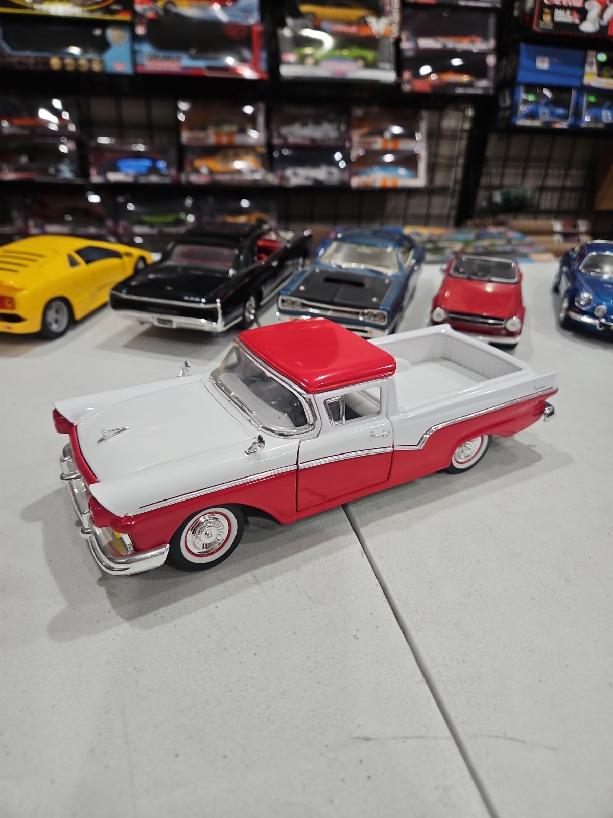Road Legend 1:18 1957 Ford Ranchero Diecast Red & White – NO BOX