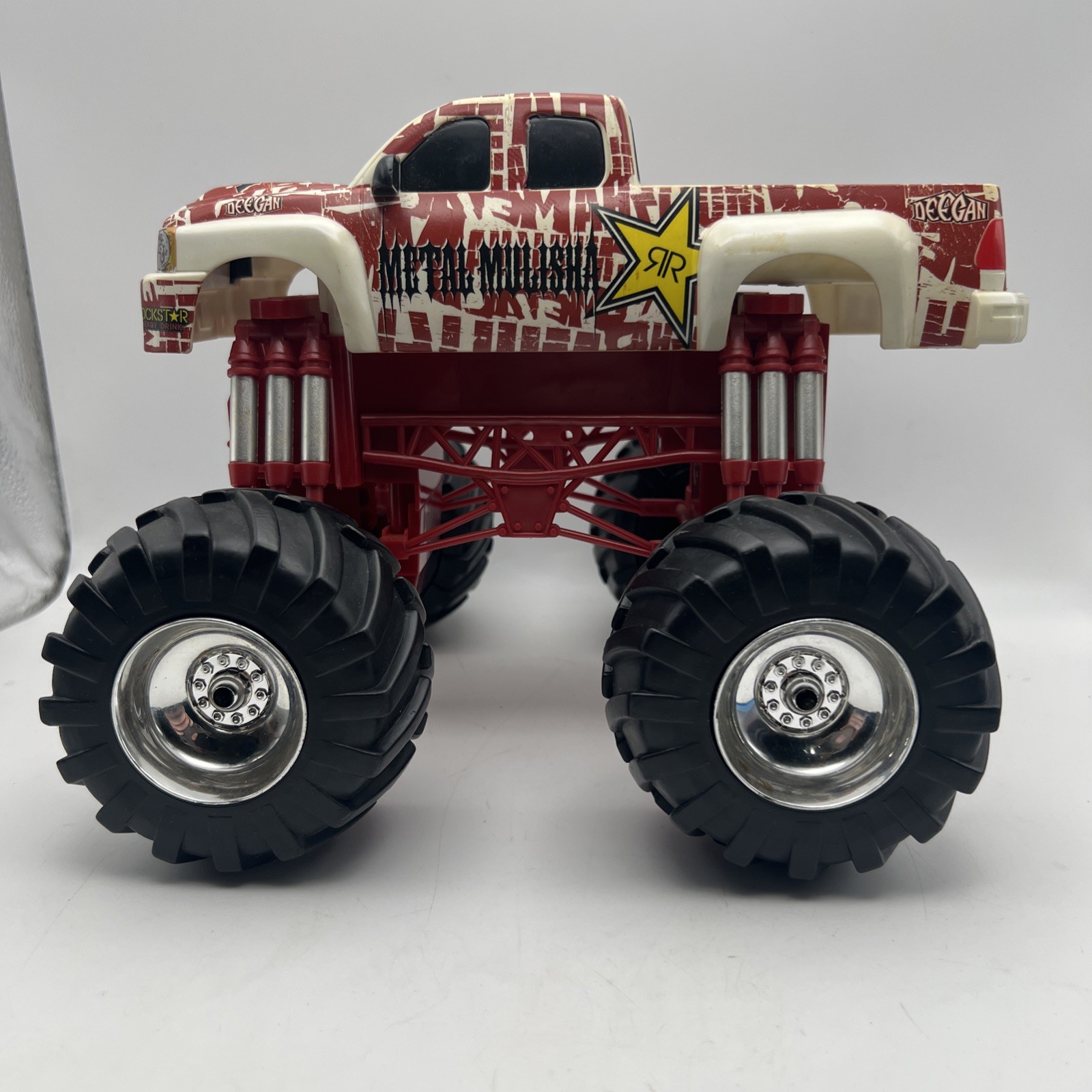 METAL MULISHA Monster Jam Truck 1:18 Brian Deegan Ronin Syndicate Rockstar Red