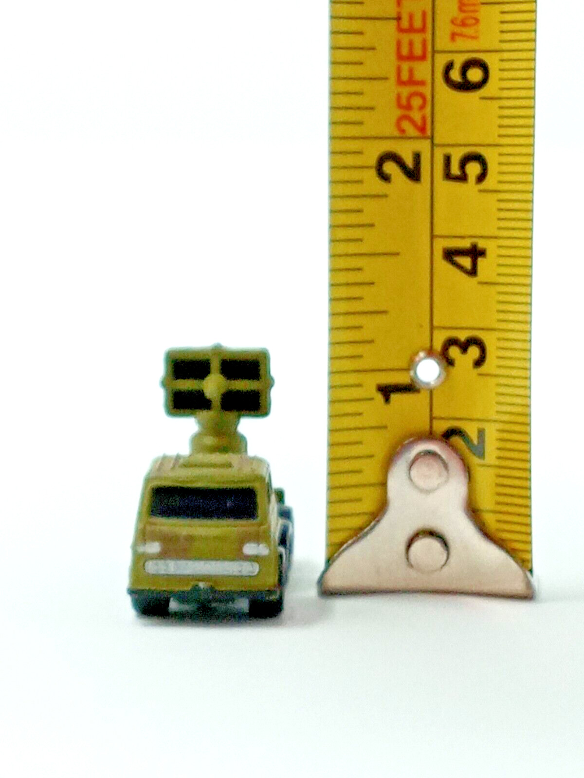 Micro Machines Funrise 1988 ? mini USA Military Truck w/ Anntenna / comms Dish