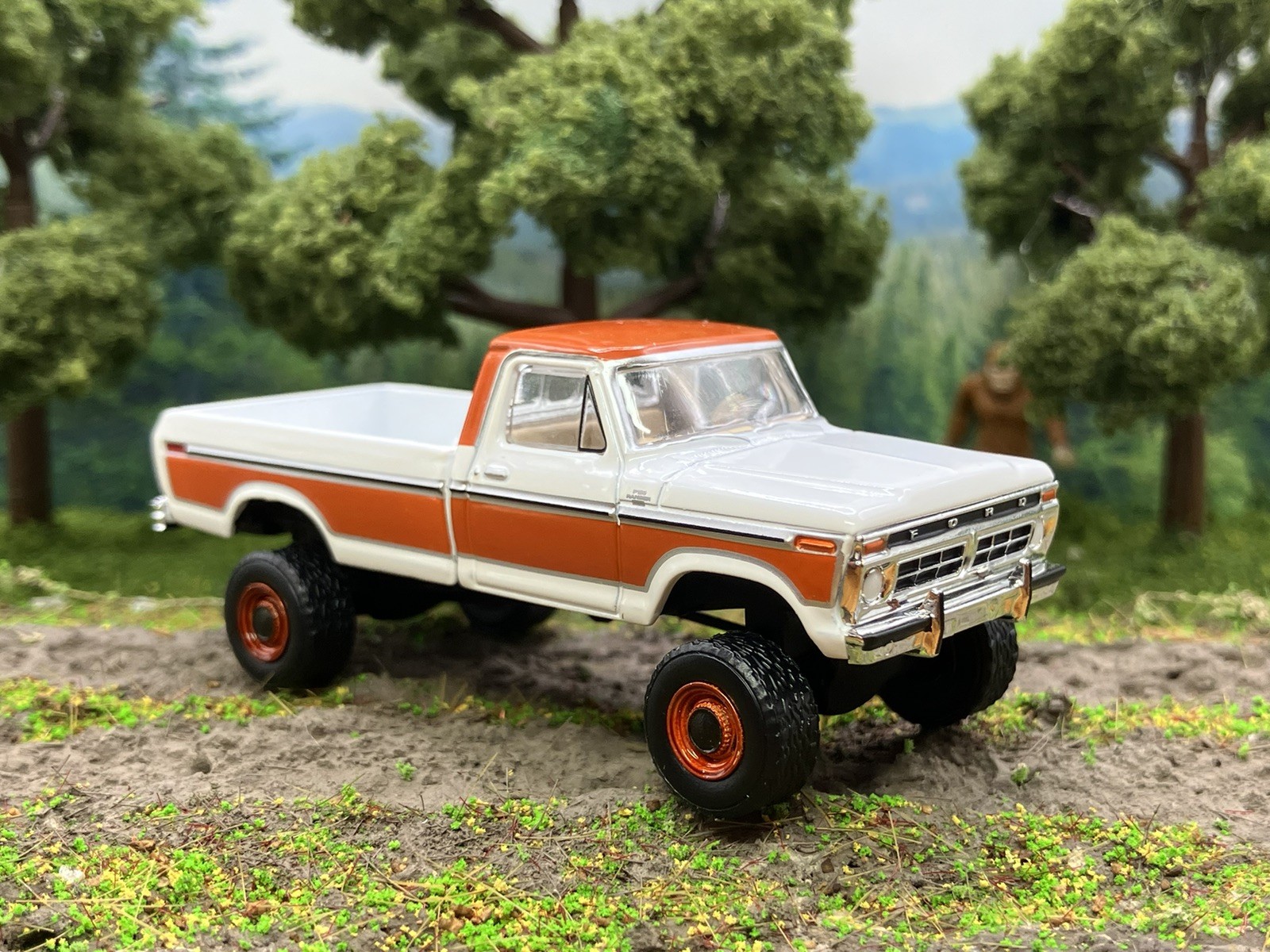 1977 Ford F-150 Ranger Explorer Lifted 4×4 Truck 1/64 Diecast Custom Greenlight