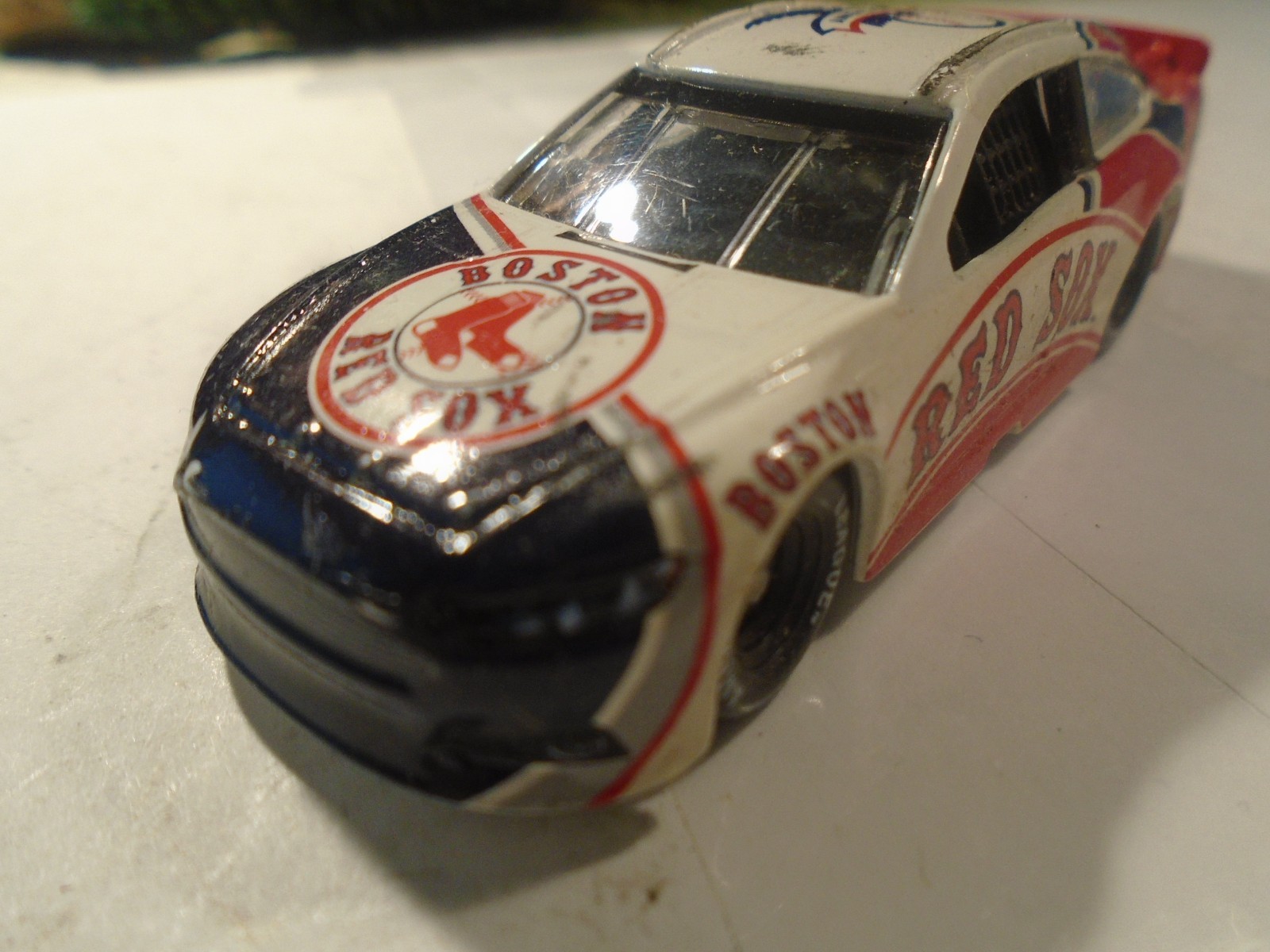LIONEL/MLBP RACING 1/64 SCALE DIECAST BOSTON RED SOX CAR, EXCELLENT 1-185-1