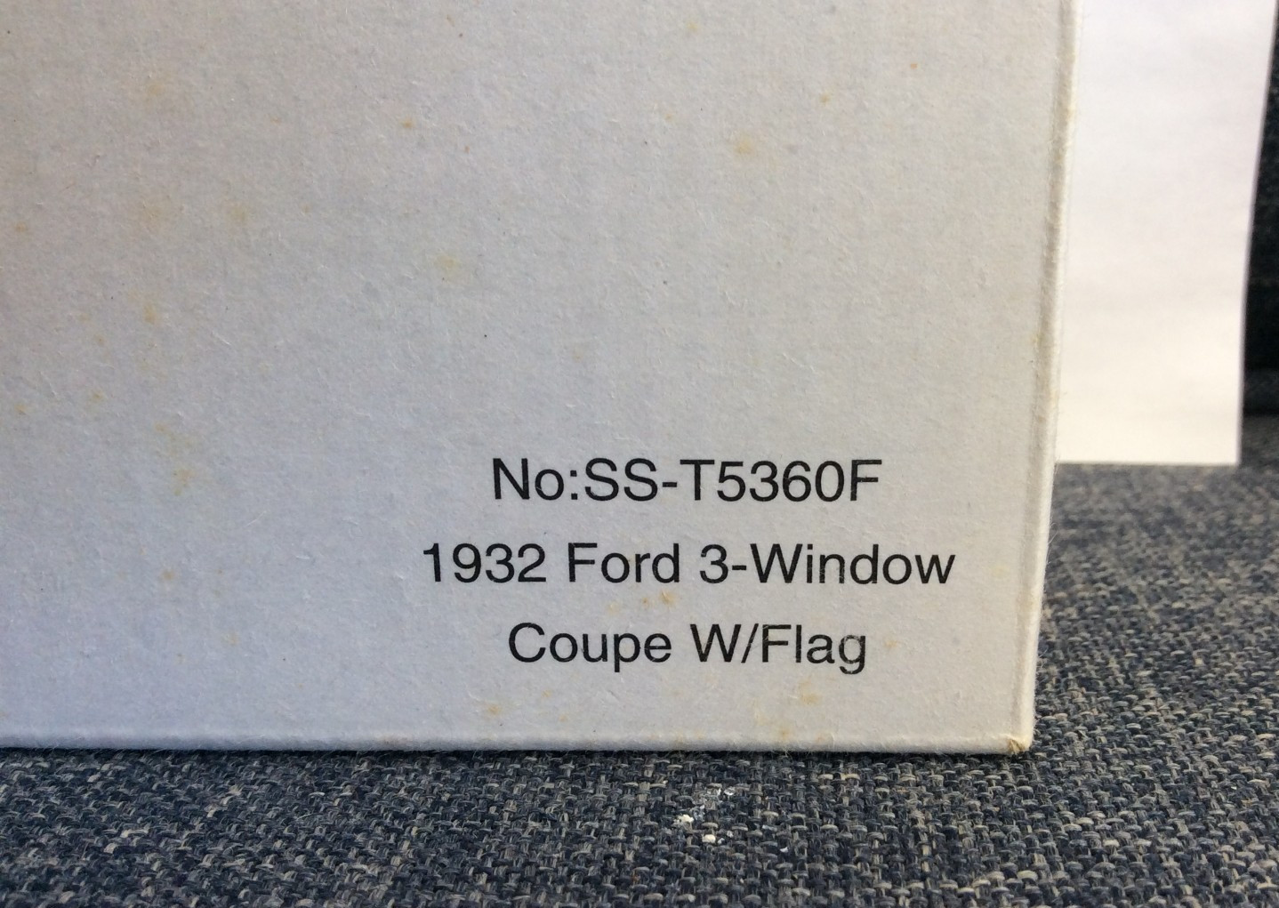 National Motor Museum Mint 1932 Ford 3 Window Coupe w/Flag 1/32 Diecast –