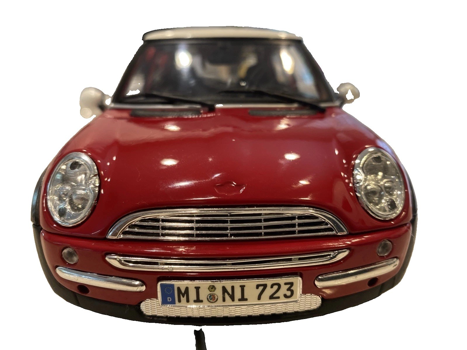 2005 Mini Cooper Red 1:18 Scale Maisto Model With Stand