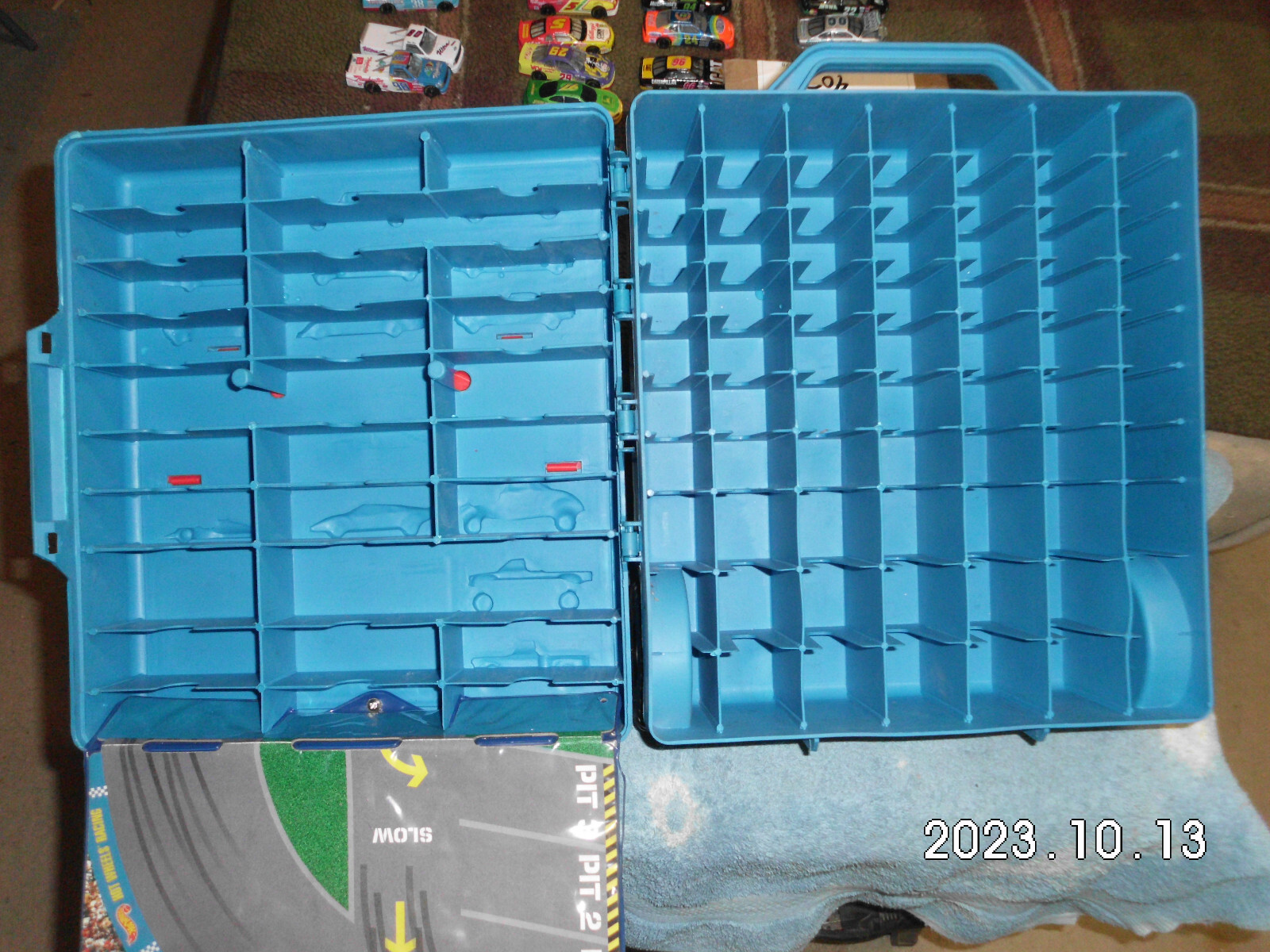 1997 Hot Wheels 100 Car Carry Case 32 Funny Cars / Dragsters / Nascar + Bonus