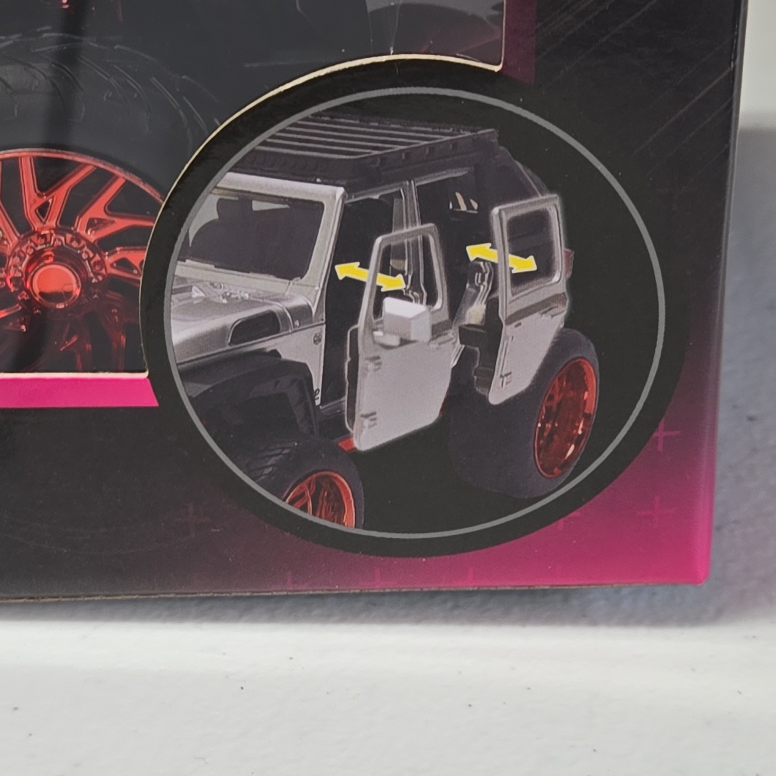 Jada Toys Pink Slips 1:24 2023 Jeep Wrangler Silver Black Red Diecast Car Chase.