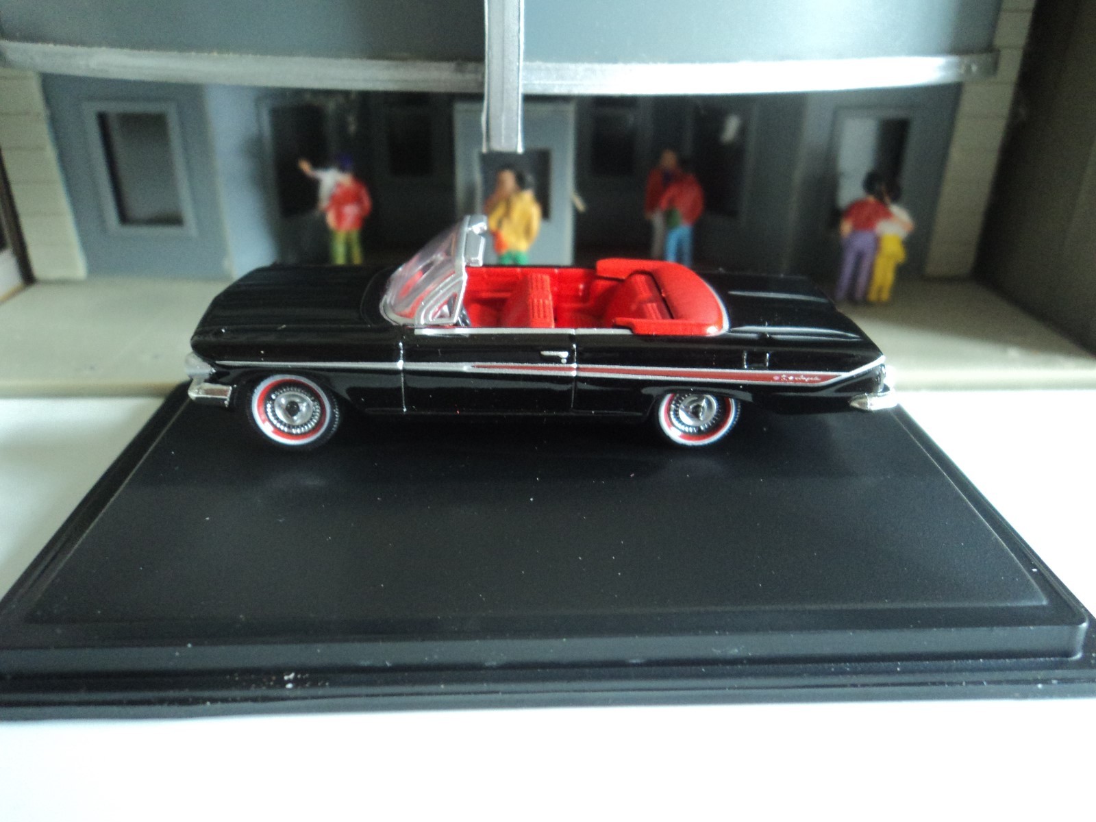 Oxford 1961 CHEVROLET IMPALA Conv. Black / Red 1/87 HO diecast car GM
