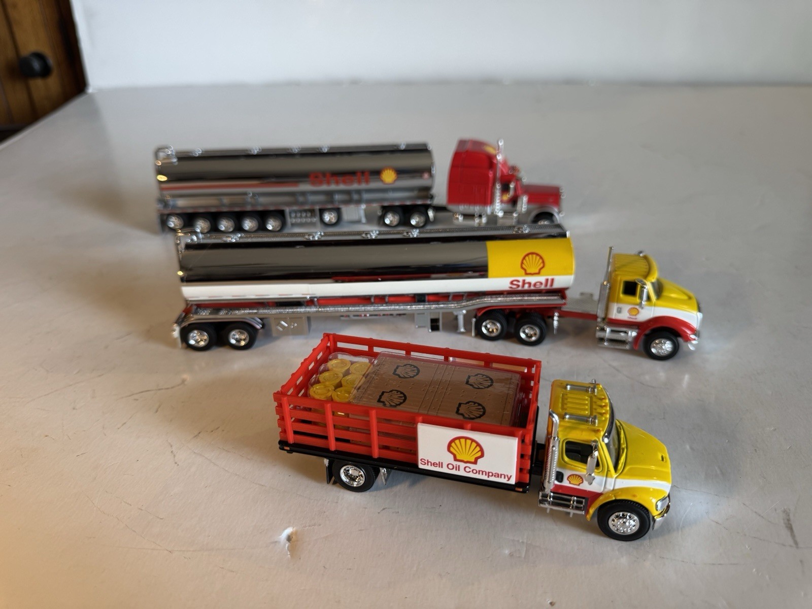 Speccast 1:64 Diecast Shell Peterbilt Tanker Trailer & Freightliner Rack Truck