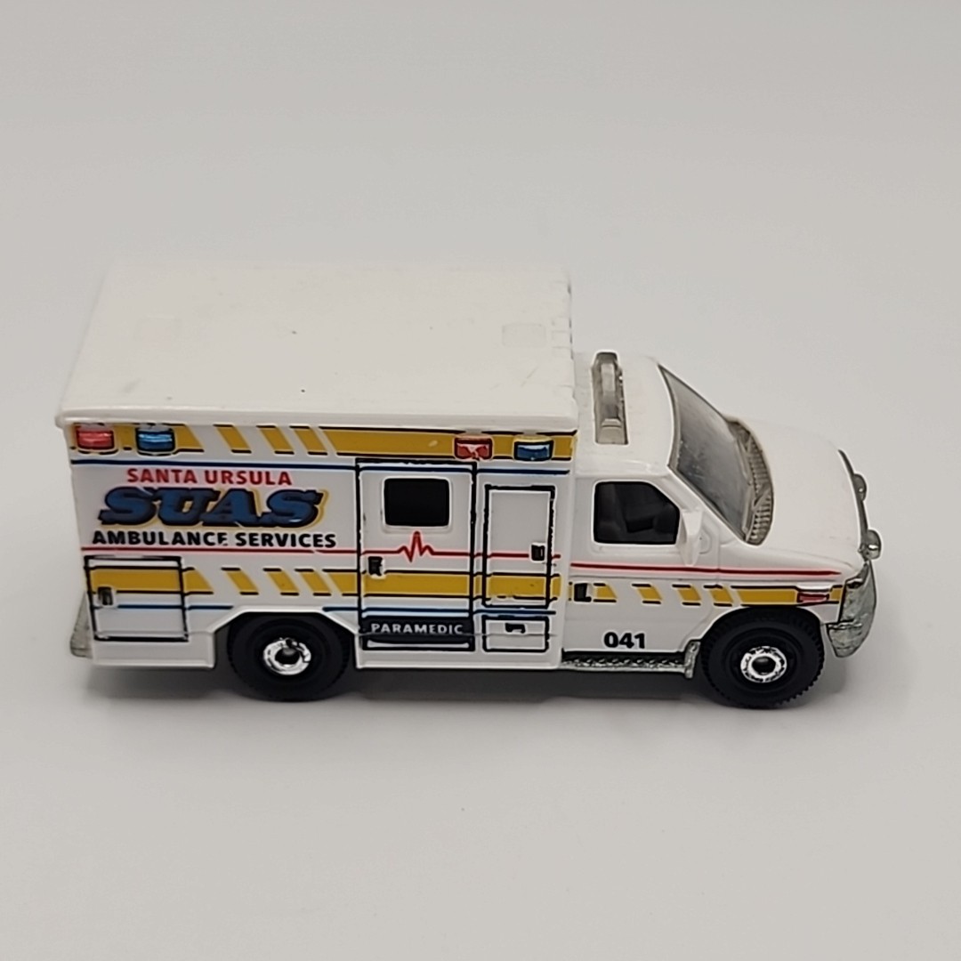 Matchbox Ford E-350 E350 Ambulance Santa Ursula SUAS 2009 MB944 EMS car diecast