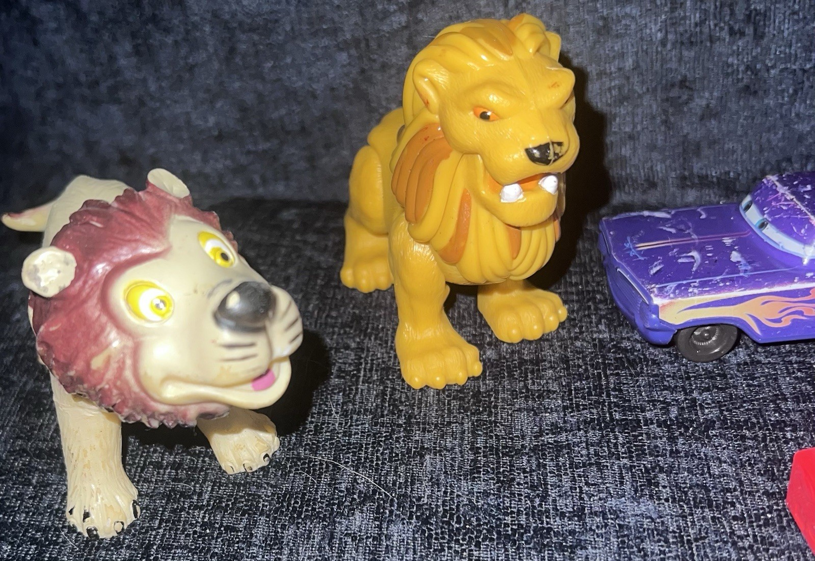 Mix Of 8 Toy, Cars, And Lions, Etc. Please See Photos.