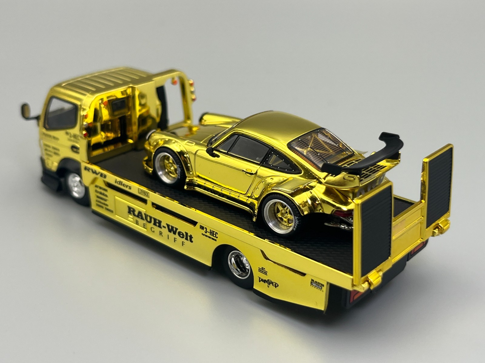 RWB 930 and Transporter Gold Porsche 911 HEC 2026 Exclusive Poprace 1/64 scale