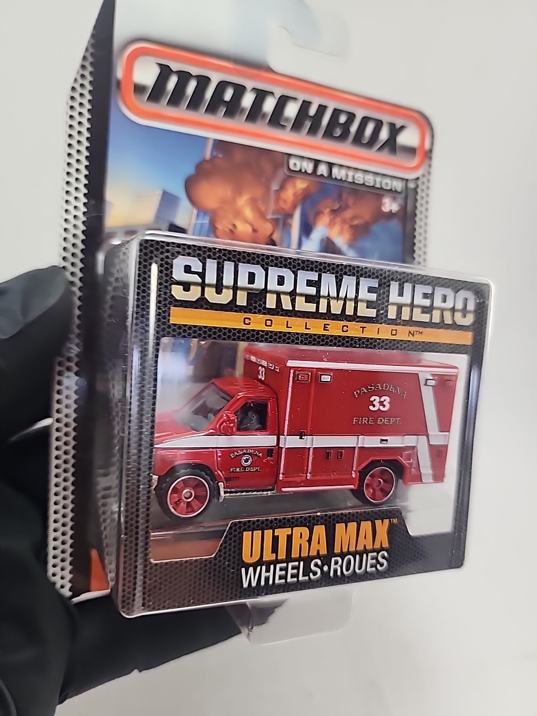 MATCHBOX Ford E-350 Ambulance Supreme Hero Collection 2015