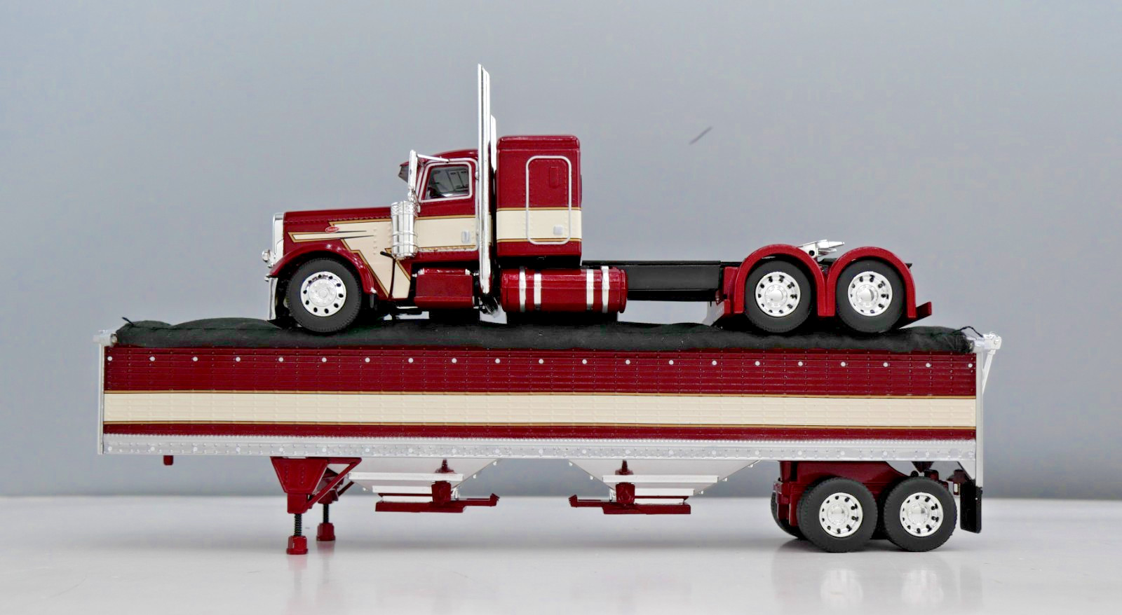 DCP 1/64 Maroon Red Cream Peterbilt 389 Wilson Grain Trailer 60-2275 Farm Toy