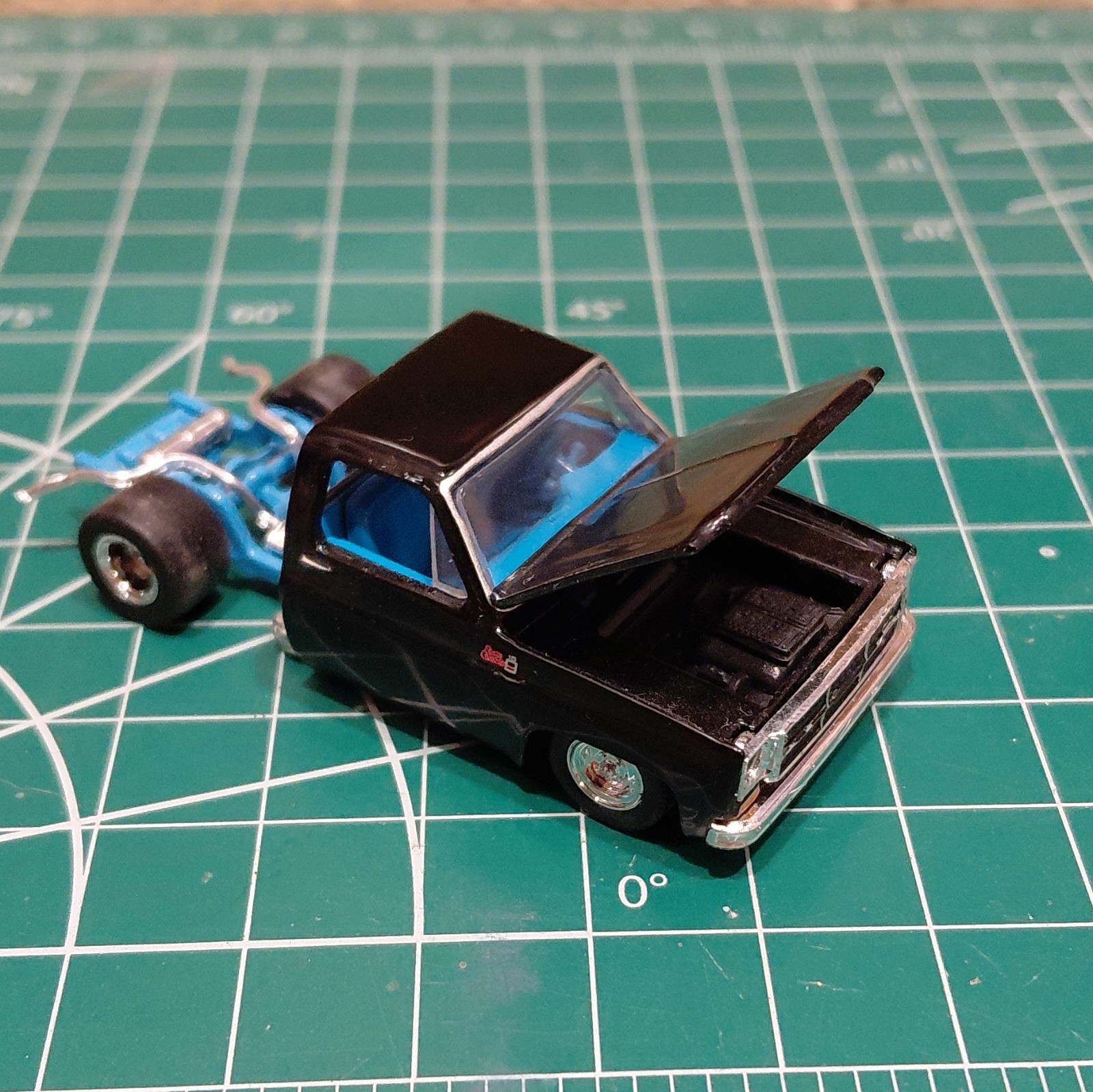 M2 Machines 1976 GMC Truck Custom Hot Rod Cab Chassis Black Blue 1:64 Loose