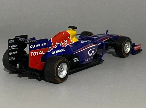 1:43 1/43 Sebastian Vettel Red Bull Racing-Renault 2013 4th Championship F1 Car