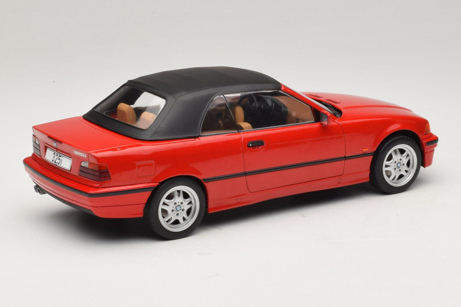 BMW 3 Series E36 Convertible 1:18 Red MCG | MCG18317
