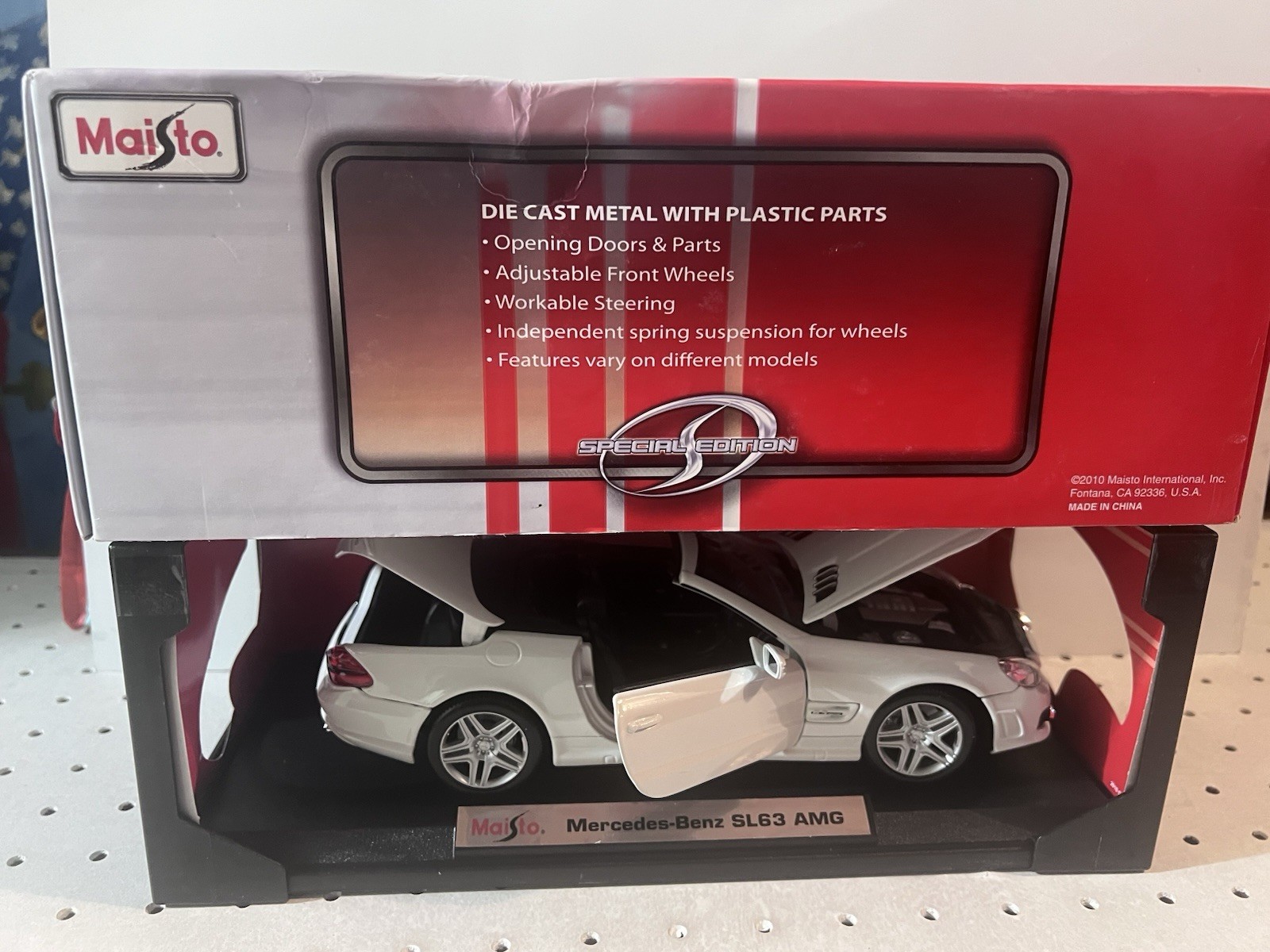 Maisto Special Edition 1:18 Mercedes-Benz SL63 AMG White Opening Doors