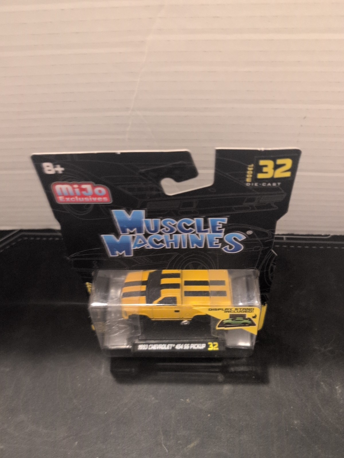 Muscle Machines 1/64 1993 Chevrolet 454 SS Truck Mijo Exclusive