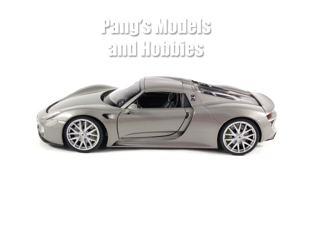 2013 Porsche 918 Spyder Hard Top 1/24 Scale Diecast Model – Welly – Silver