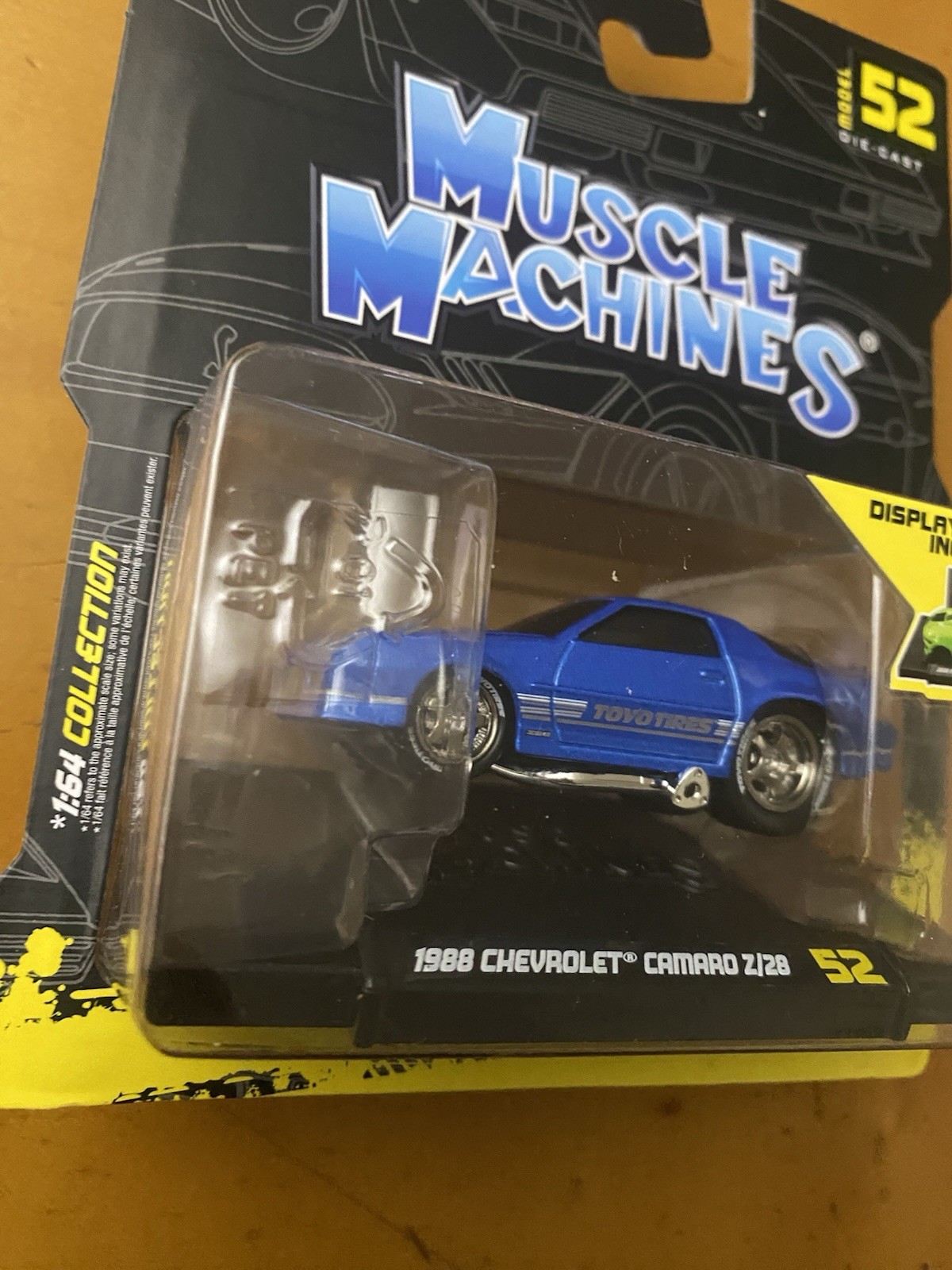 Maisto Muscle Machines Series 9 DieCast Model 52 1988 Chevrolet Camaro Z/28 Blue